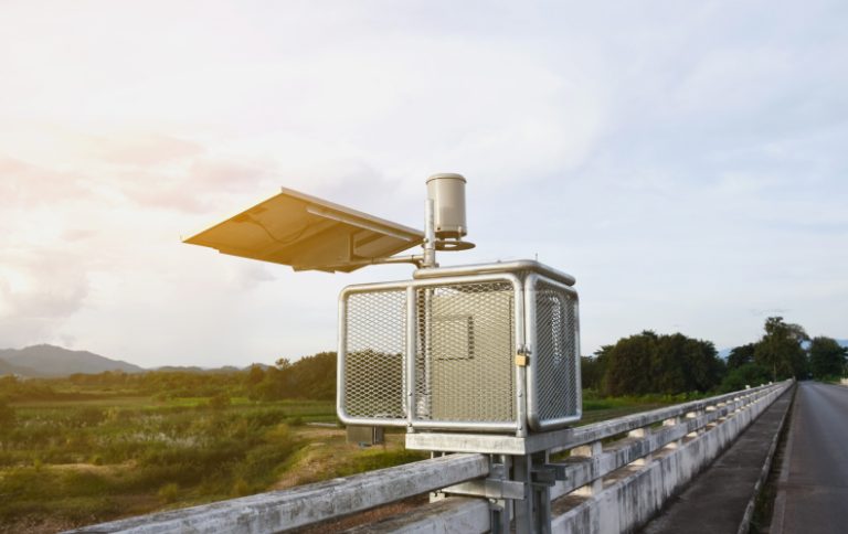 Single-Polarization Panel Antennas