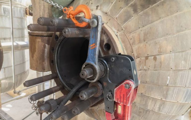 A hydraulic torque wrench uses hydraulic pressure to apply precise torque to bolts