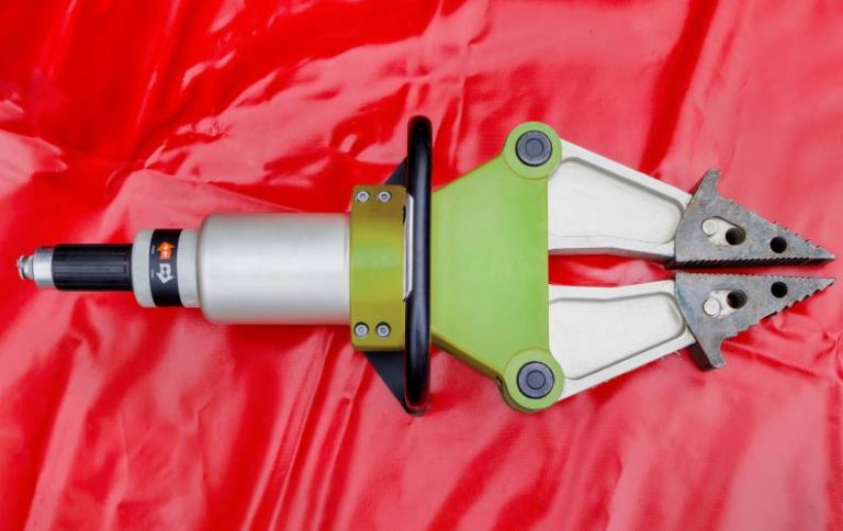 A Flange Spreader Tool