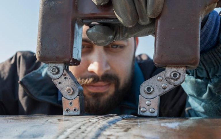 Flange alignment tools used to align pipe flanges